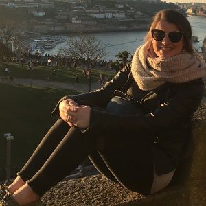 Meet your Posher, Abigail